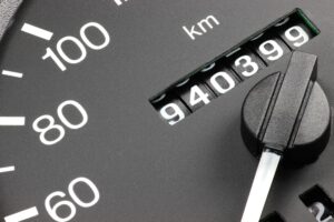 Close-up of a car speedometer showing 94,039.9 kilometers, with the needle pointing near 100 kmh